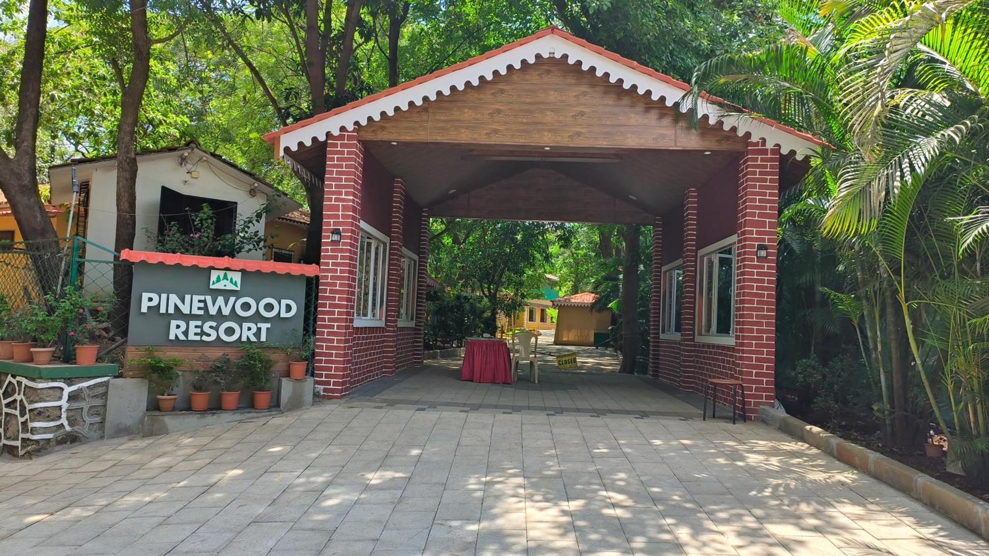 Pinewood Resort Карджат Экстерьер фото